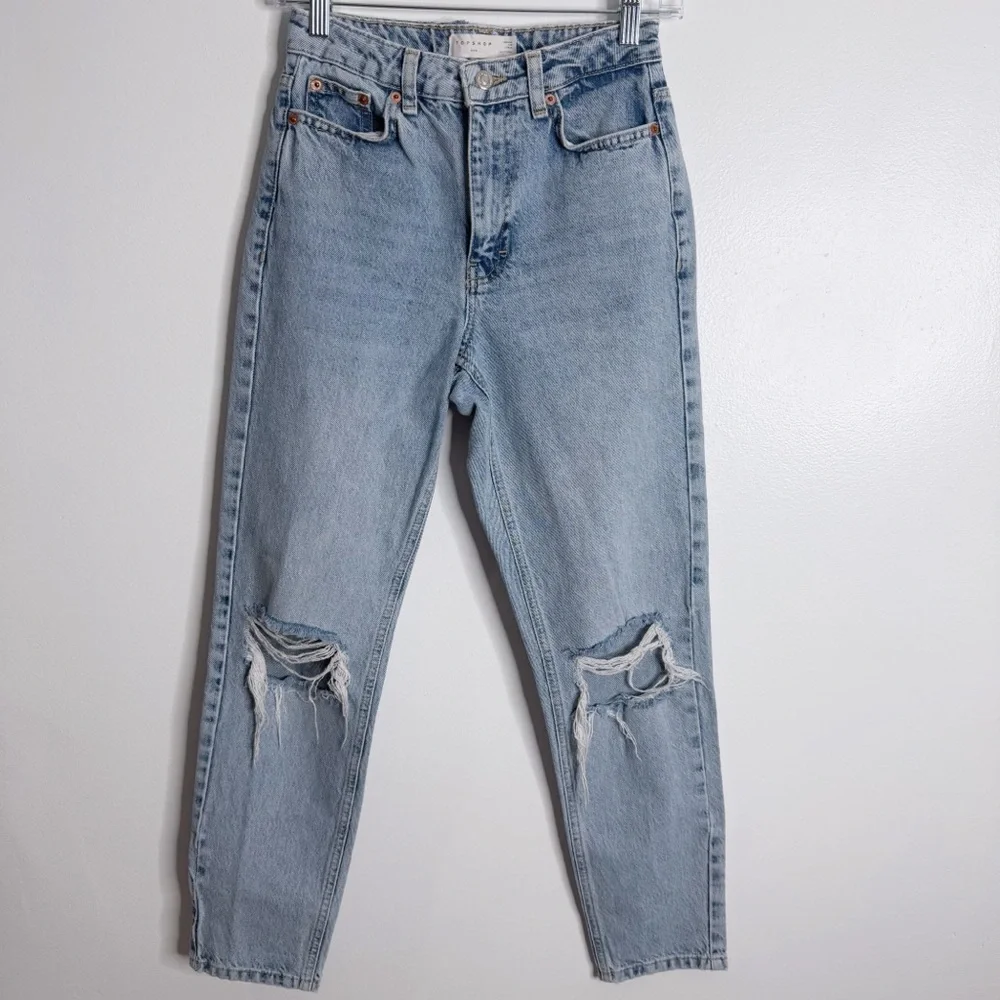 Topshop Mom High Waisted Jean Ripped Knees Size 25 Light Wash‎ Blue